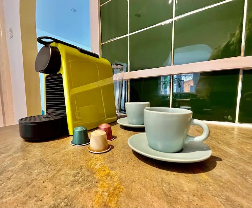 Byfleet Entire 3 Bed House Weybridge Brooklands, Londonヴィラ エクステリア 写真